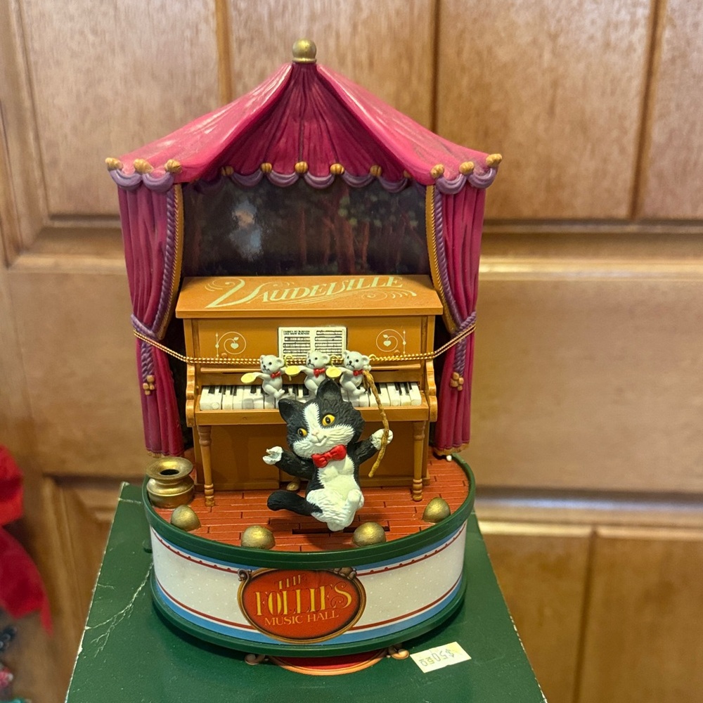 Vintage 1980s Enesco Cat and Mice Vaudeville Music Box
